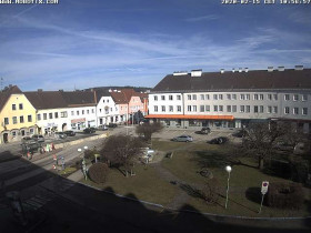 Obraz podglądu z kamery internetowej Attnang-Puchheim - Town Hall Square